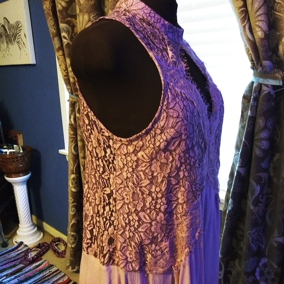 Tops - Picture 3 of 7